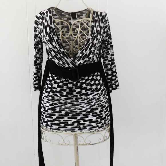 Wrapper Tops - 😀 Black & White Tie Back Top - Medium